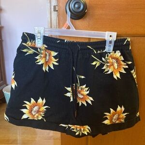 Floral Black Women's Shorts (Forever 21 - Size M)